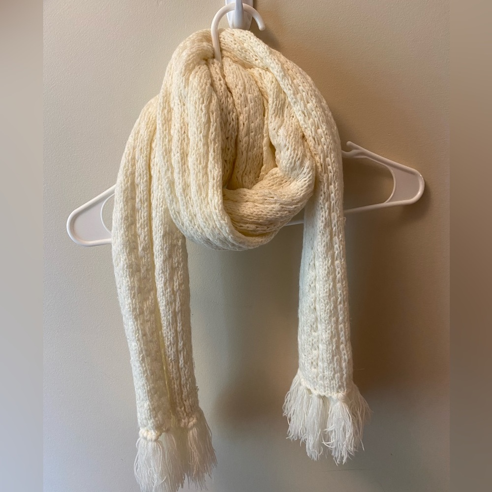 Cream knit scarf with tassels